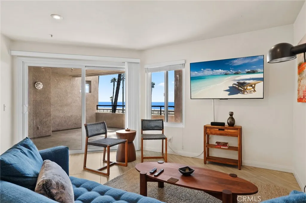 1200 Pacific Coast Highway Unit 217, Huntington Beach, CA 92648 - Photo 5 of 16, Huntington Beach, CA