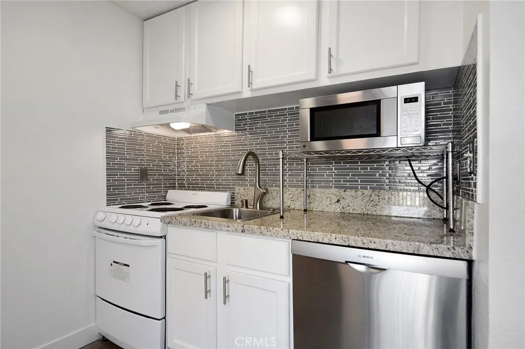 22100 Burbank Boulevard Unit 259g, Woodland Hills, CA 91367 - Photo 4 of 19, Woodland Hills, CA