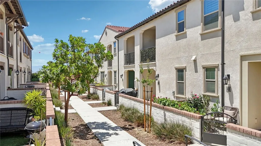 2818 E Berry Loop Privado Unit 66, Ontario, CA 91761 - Photo 4 of 50, Ontario, CA