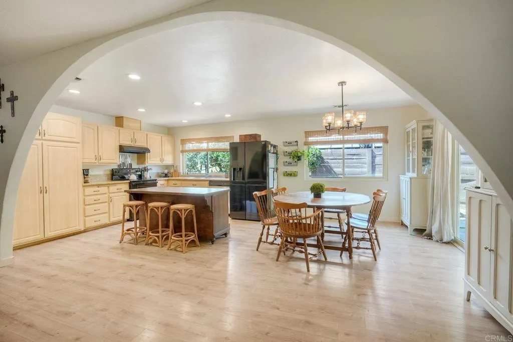 https://cdn.realtyfeed.com/cdn/127/306775822/2c8c385f0a3e6886af9c9c4cbe1dd164.webp