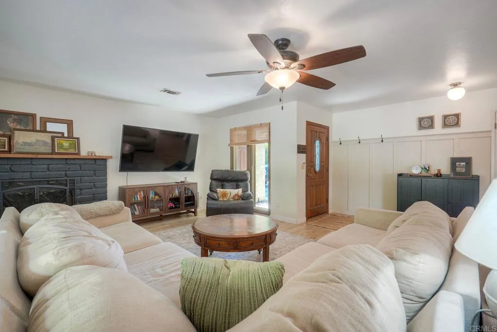 https://cdn.realtyfeed.com/cdn/127/306775822/55282863d241761fa38b494aa5342edb.webp
