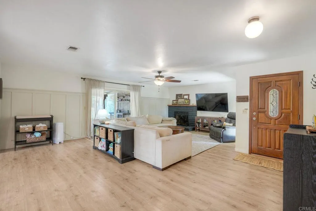 https://cdn.realtyfeed.com/cdn/127/306775822/5c6303b9d2f8bc412ad748822e1d1075.webp