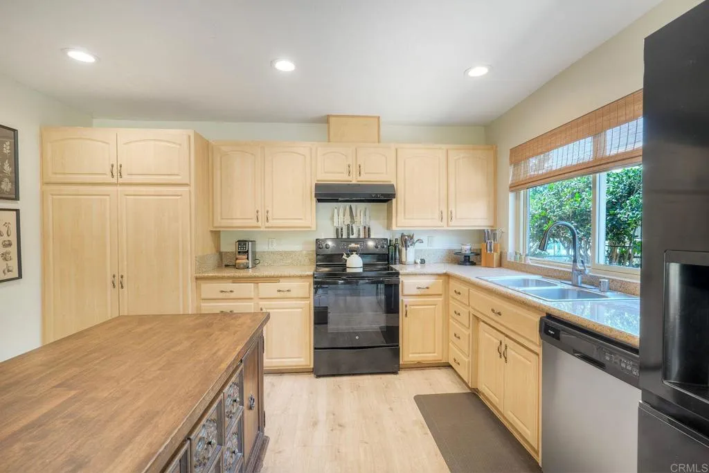 https://cdn.realtyfeed.com/cdn/127/306775822/8546cd2161e67bcbd24de4cd9b00f667.webp