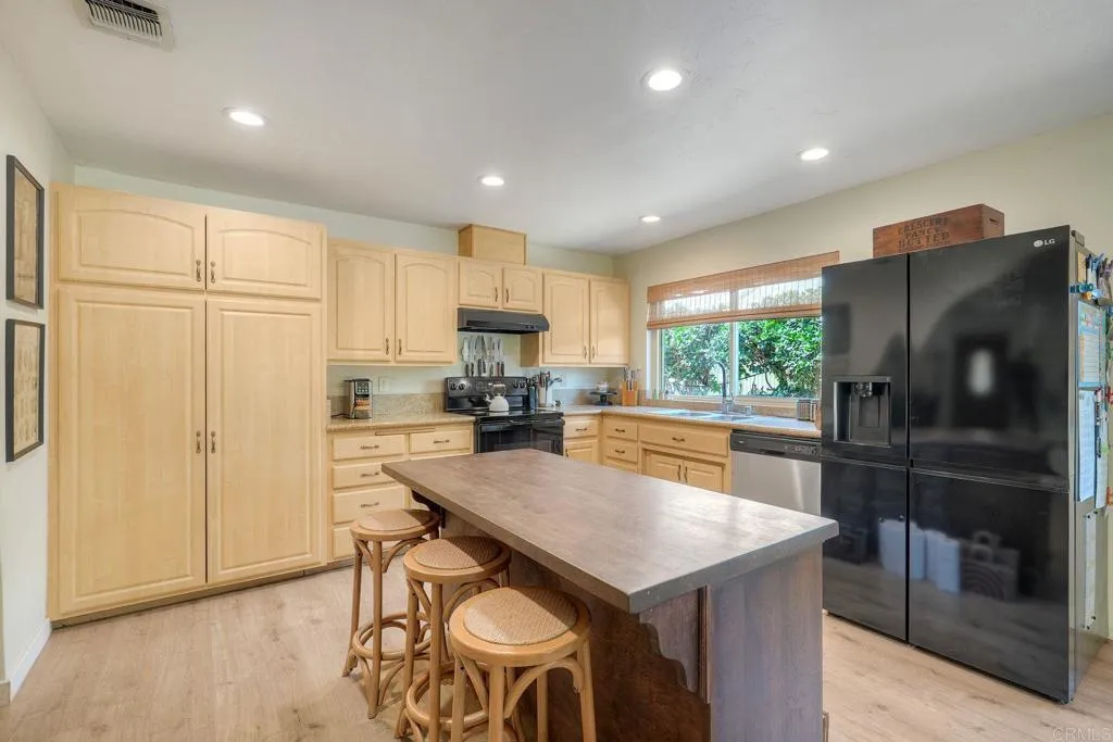 https://cdn.realtyfeed.com/cdn/127/306775822/d83a4959fd65e395ee850f24666e30f5.webp