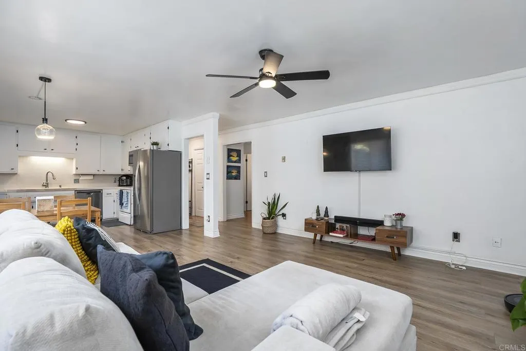 https://cdn.realtyfeed.com/cdn/127/306775828/f4fce26f08e7e19db19a0ad5700fe470.webp