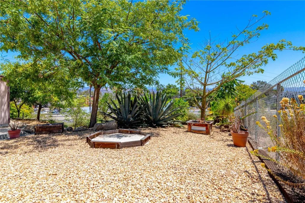 https://cdn.realtyfeed.com/cdn/127/306775840/427357603fe0bb8ed4f23cd1cbedcef5.webp