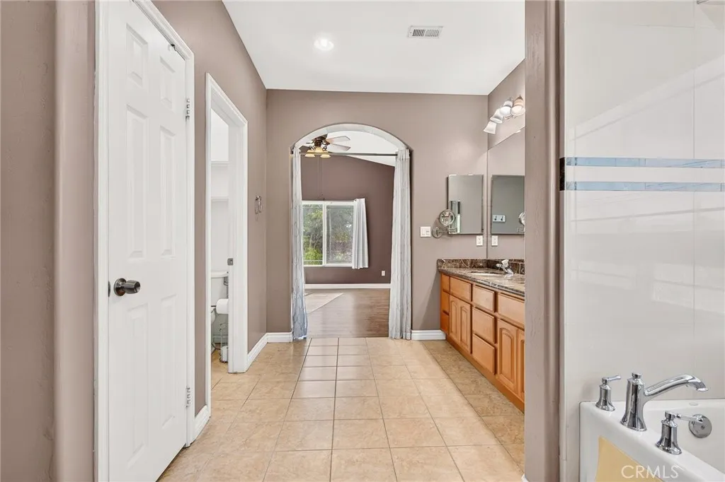 https://cdn.realtyfeed.com/cdn/127/306775840/cb9f1e0ba002d8b67a9ab7198a4b0d97.webp