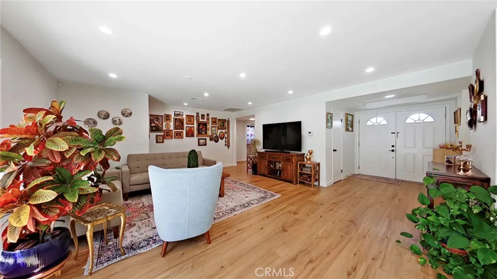 11014 Tinker Ave, Tujunga, CA 91042 - Photo 5 of 37, Tujunga, CA