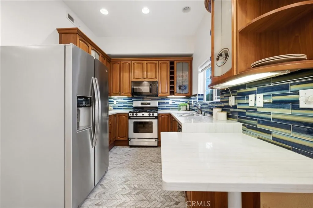 10833 Kling Street Unit 4, North Hollywood, CA 91602 - Photo 4 of 20, North Hollywood, CA