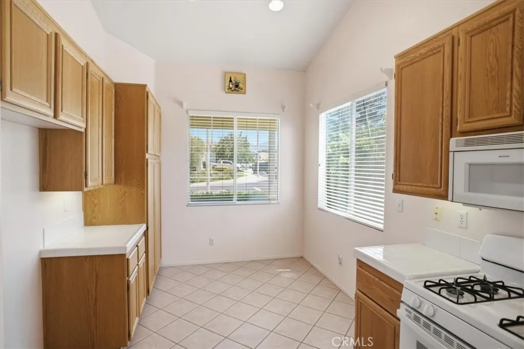 20223 Gratland, Canyon Country, CA 91351 - Photo 5 of 17, Canyon Country, CA