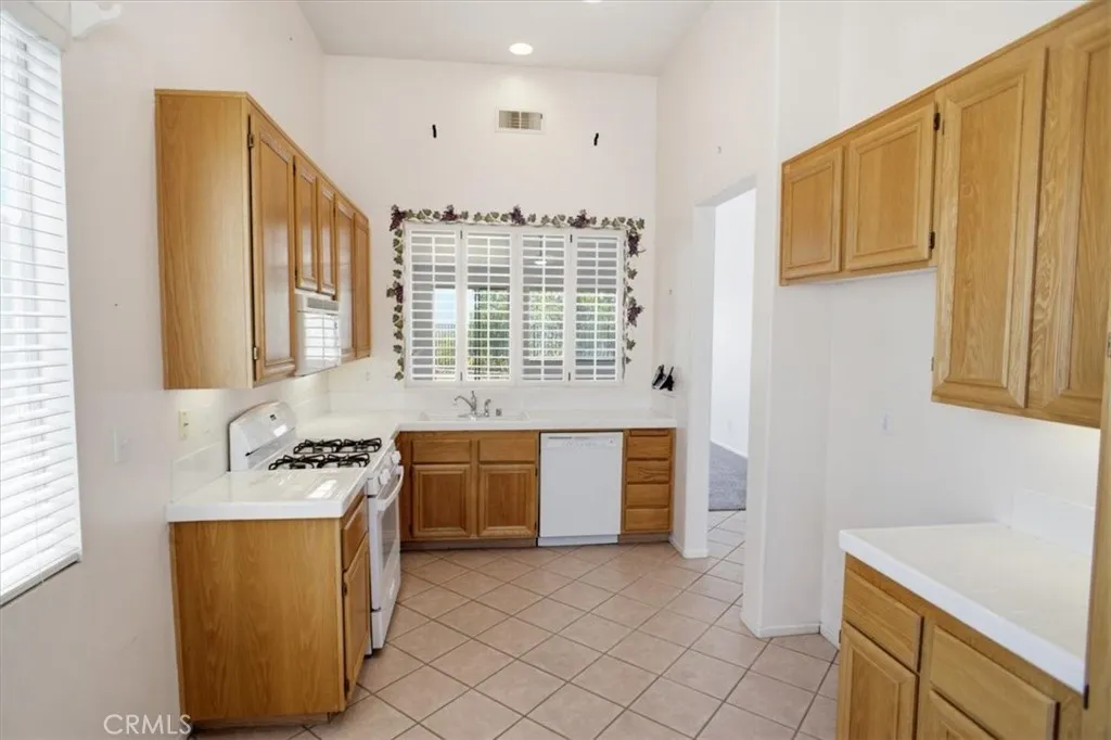 20223 Gratland, Canyon Country, CA 91351 - Photo 4 of 17, Canyon Country, CA