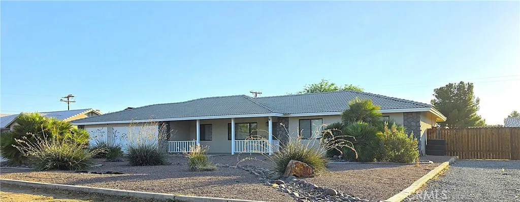 13930 Crow, Apple Valley, CA 92307 - Photo 2 of 23, Apple Valley, CA
