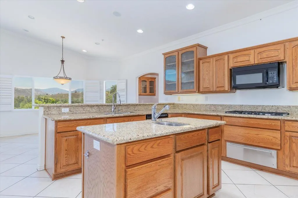 https://cdn.realtyfeed.com/cdn/127/306776073/923c5dc0fbd9425665c7a1b29e682003.webp