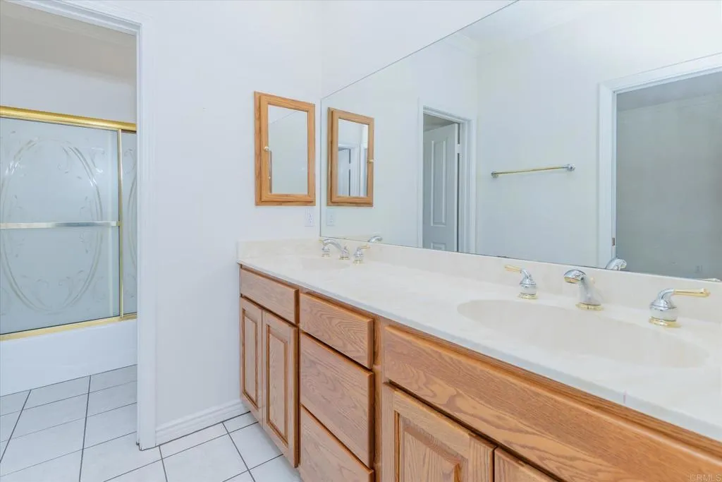 https://cdn.realtyfeed.com/cdn/127/306776073/d39f880facd5dd91338b39d4c78d7d33.webp
