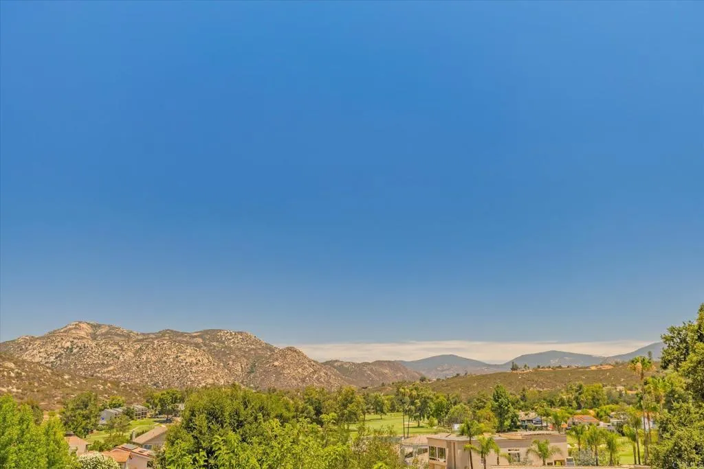 https://cdn.realtyfeed.com/cdn/127/306776073/e7982f50b8a4637c4d4fef00bc874417.webp