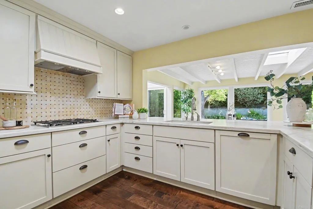 https://cdn.realtyfeed.com/cdn/127/306776097/62c22baa3b14e3a5f1ee65dcf1bb82d7.webp