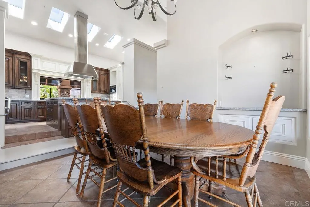 https://cdn.realtyfeed.com/cdn/127/306776101/0baa1e42bb4df00ebd810714607461c2.webp