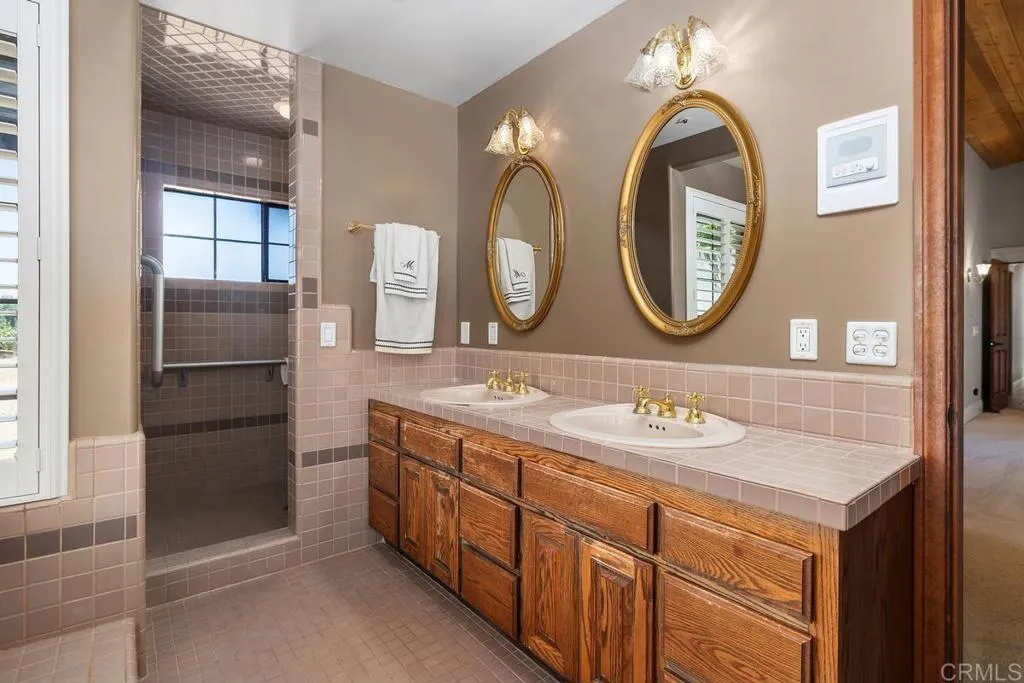 https://cdn.realtyfeed.com/cdn/127/306776101/72eef3e9c05436a0fb7e687902e8b59e.webp