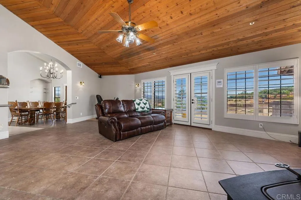 https://cdn.realtyfeed.com/cdn/127/306776101/7591d60078cecf0530e118f765169b53.webp