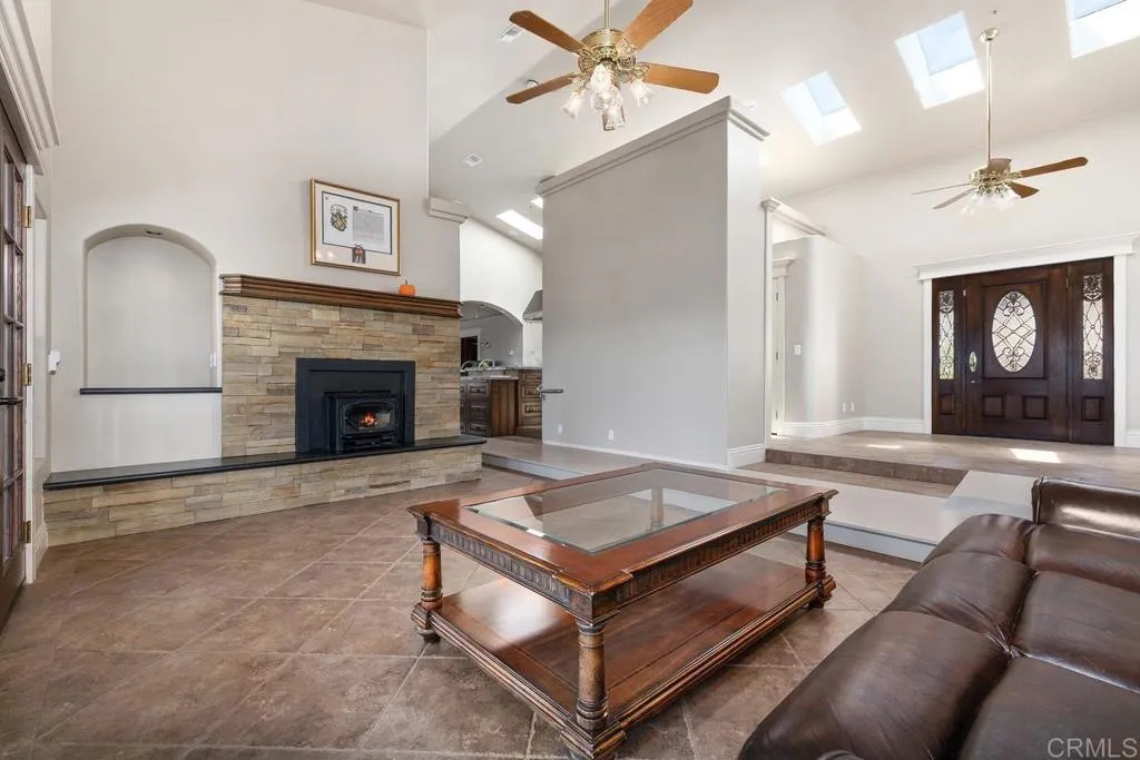 https://cdn.realtyfeed.com/cdn/127/306776101/97d96e148c5849ed2f80640a9b7cee10.webp