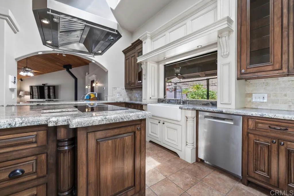 https://cdn.realtyfeed.com/cdn/127/306776101/c9d6d59a665a944faa033946067e5dc2.webp