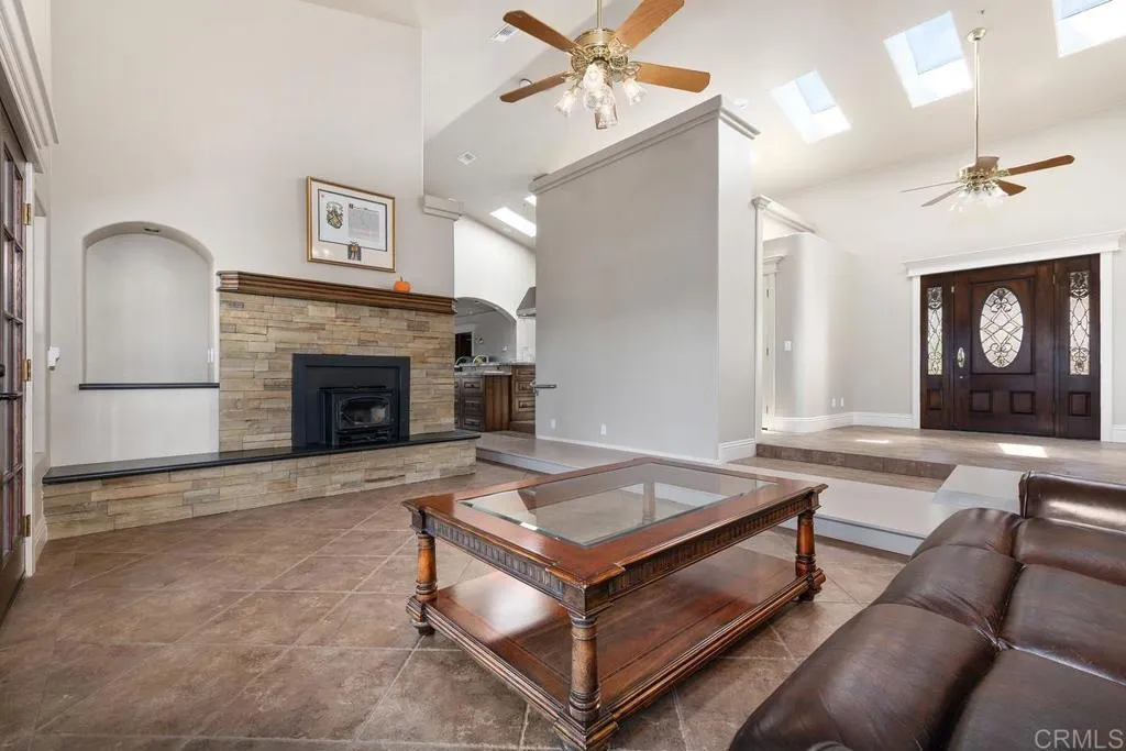 https://cdn.realtyfeed.com/cdn/127/306776101/dd3b3cddb4a67240ca44e4d6e2f3cc0c.webp