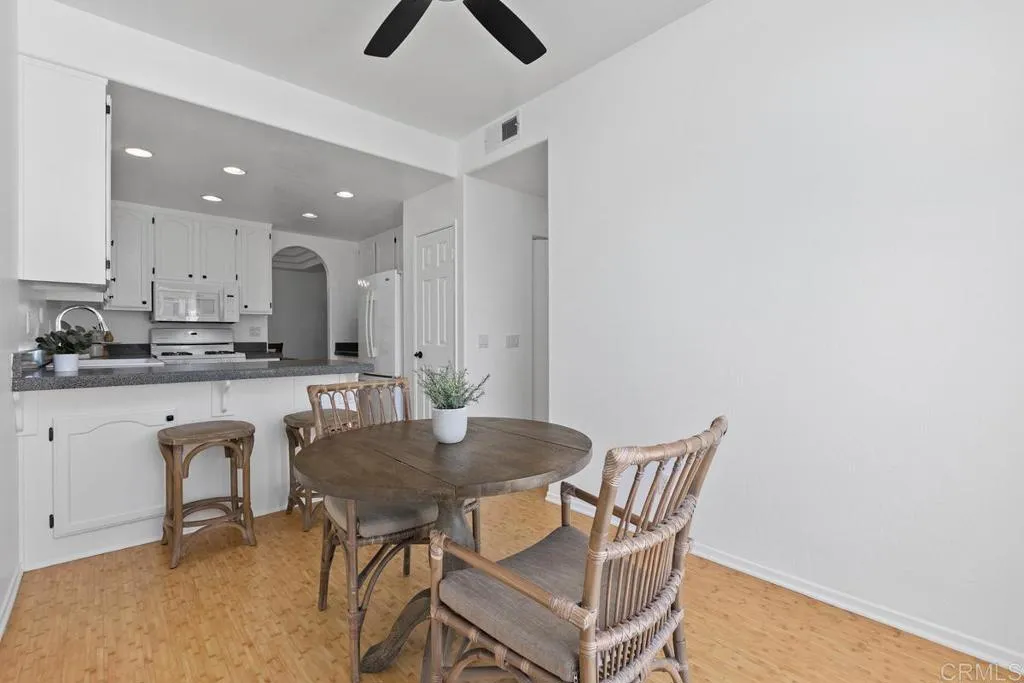 https://cdn.realtyfeed.com/cdn/127/306776118/04eb6dbf6ce9e1f351acf9ff4577dc60.webp