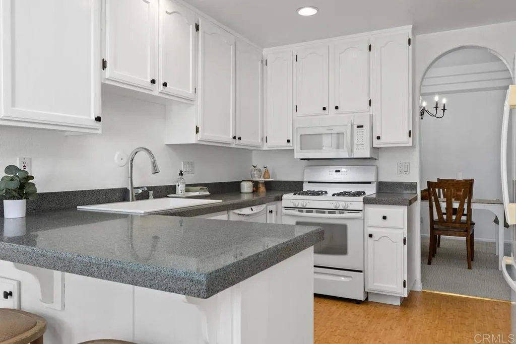 https://cdn.realtyfeed.com/cdn/127/306776118/10fb89daed326d96f1742e0d637e2816.webp