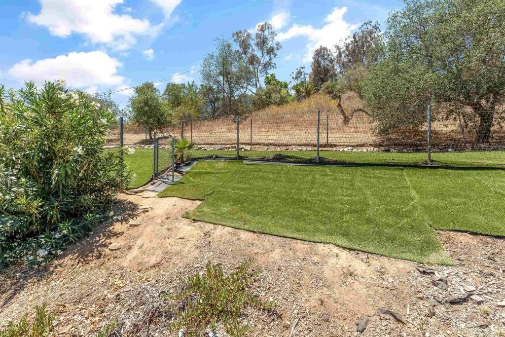 https://cdn.realtyfeed.com/cdn/127/306776166/24629e0ab8ded8ab4e2bdffd9f36a222.webp