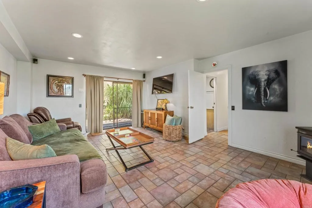 https://cdn.realtyfeed.com/cdn/127/306776166/2b7c0be397022363ea2bebf5bc87c5f6.webp