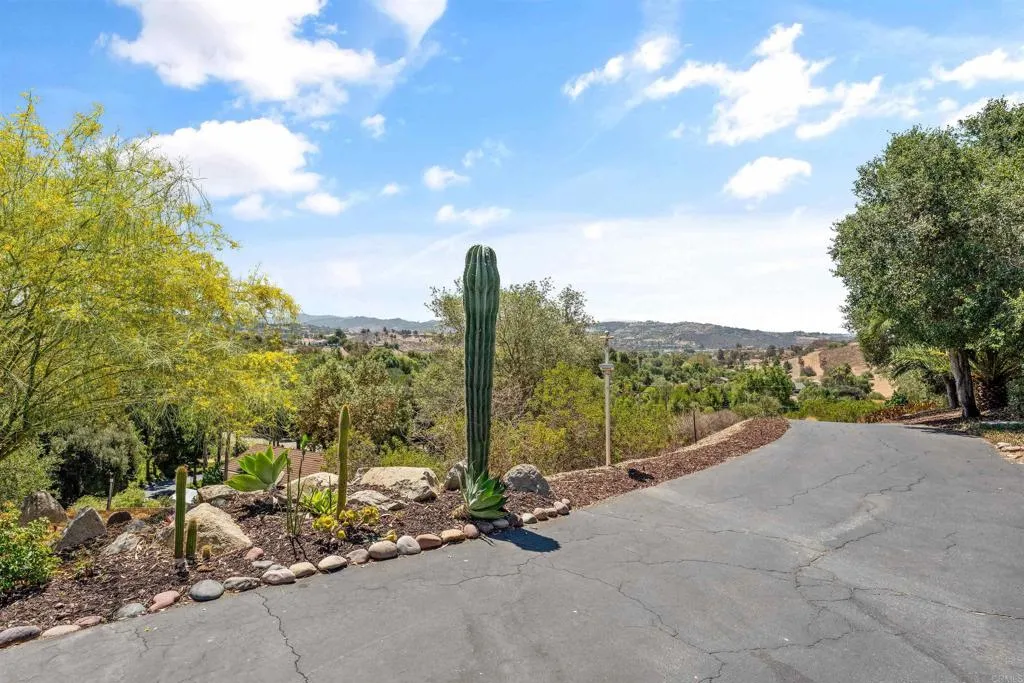 https://cdn.realtyfeed.com/cdn/127/306776166/2fc0f663be36bce74cefe6c75e091f04.webp