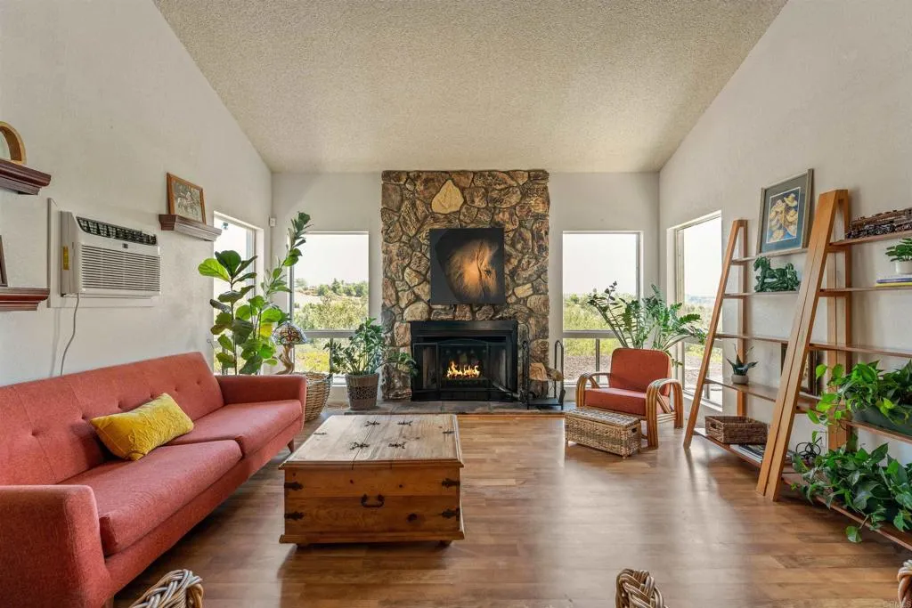 https://cdn.realtyfeed.com/cdn/127/306776166/40165dcccd2ce11783537593acfe1a89.webp