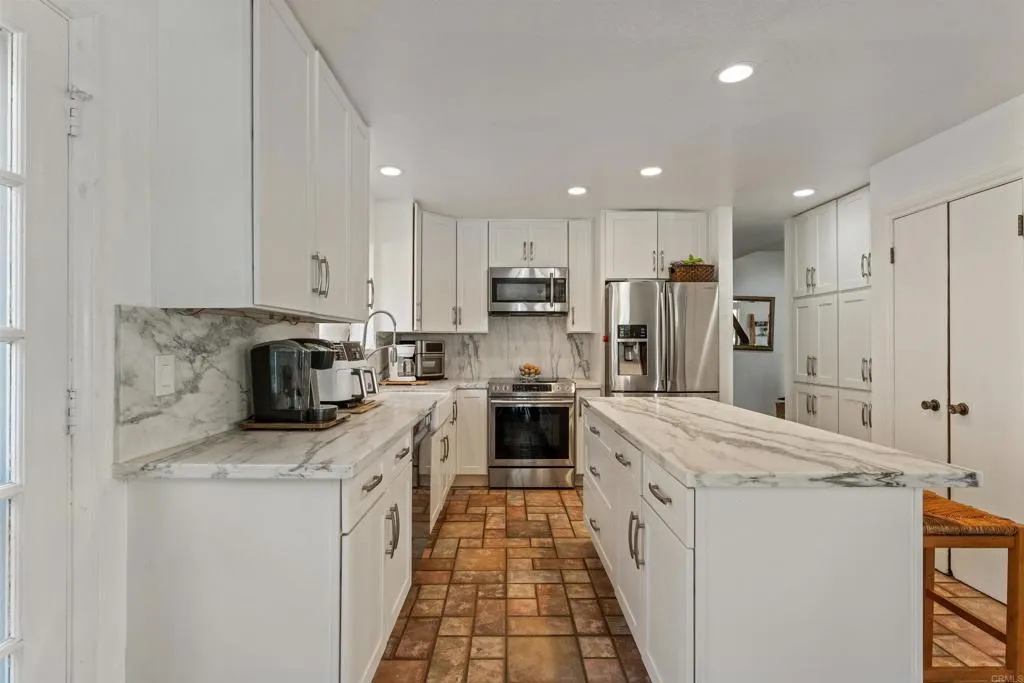 https://cdn.realtyfeed.com/cdn/127/306776166/5b3ace52eb80e042a0900ac40d5999fd.webp