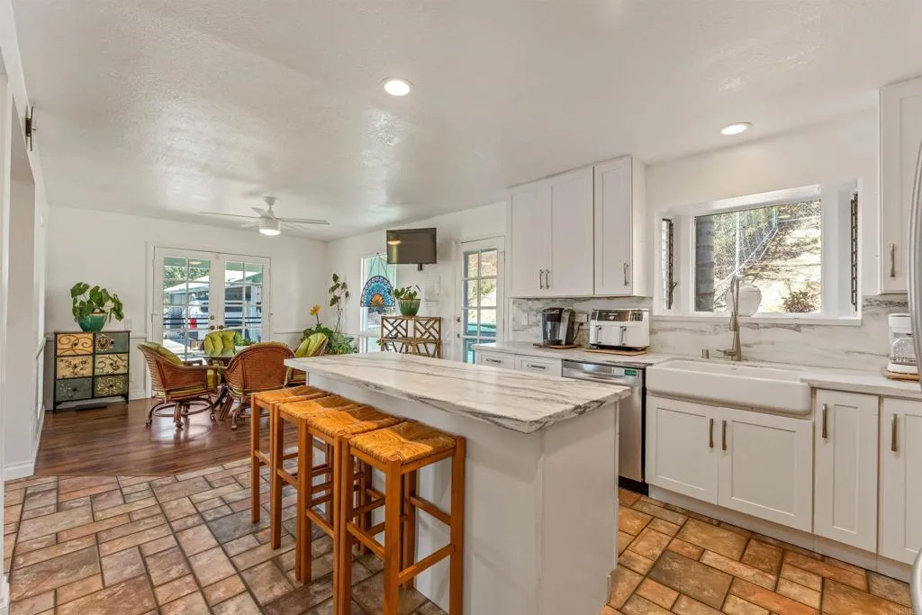 https://cdn.realtyfeed.com/cdn/127/306776166/80d97c2a22eaf9c7953862de2868a1e5.webp