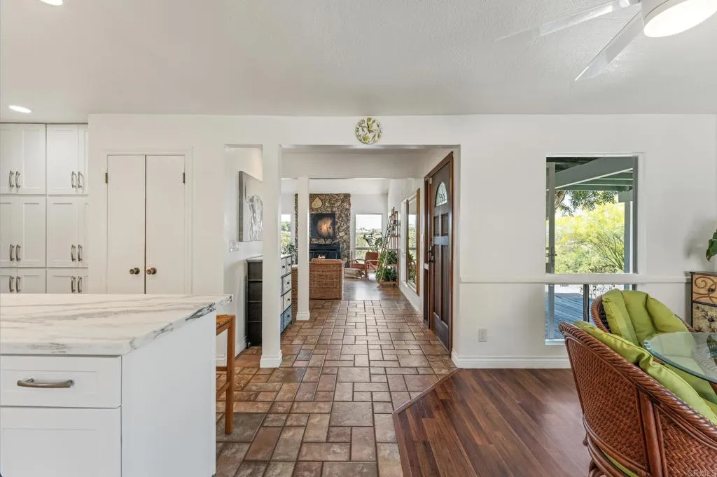 https://cdn.realtyfeed.com/cdn/127/306776166/82b1b5ce0ea02ae698c82399d5a5dbed.webp