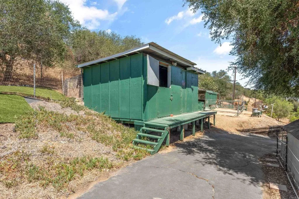 https://cdn.realtyfeed.com/cdn/127/306776166/975447830f9c02bbe1065fe2da5cad44.webp
