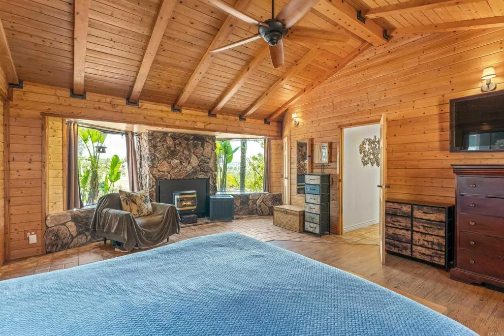 https://cdn.realtyfeed.com/cdn/127/306776166/99778841bdd9efd83a3013e10d586ced.webp
