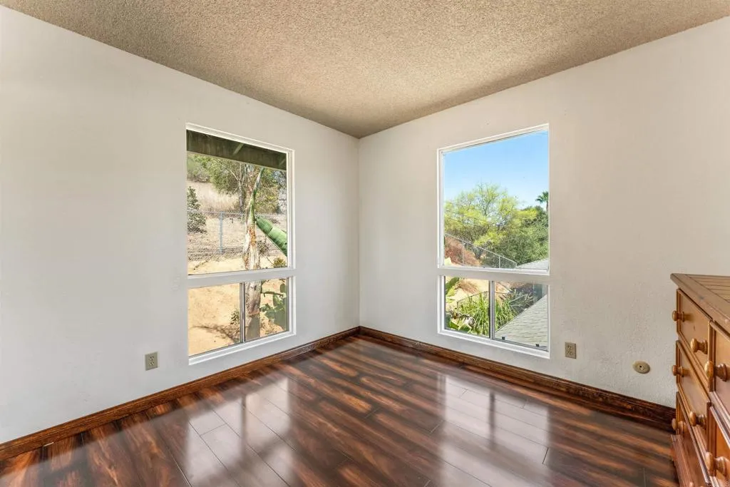 https://cdn.realtyfeed.com/cdn/127/306776166/e6eb996edfd2eaf9b019ee4bbcaed1a2.webp