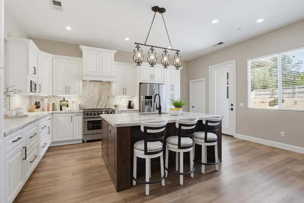 https://cdn.realtyfeed.com/cdn/127/306776173/89a397a4cc4fc47f1d20319168ce01fa.webp