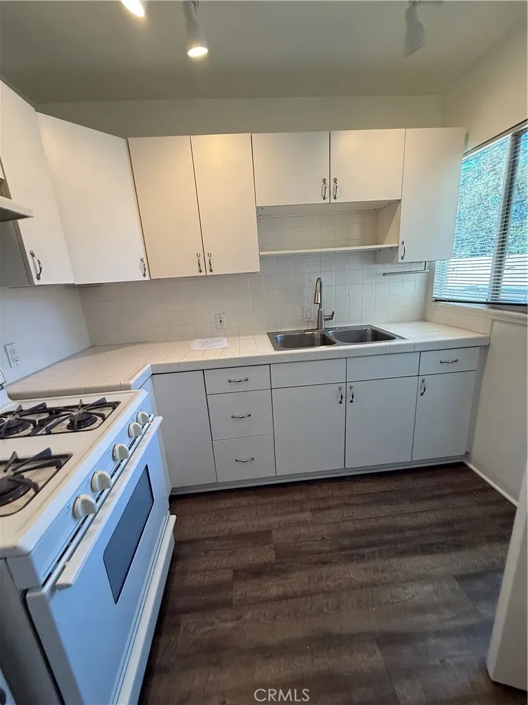 Glendale, CA 91208