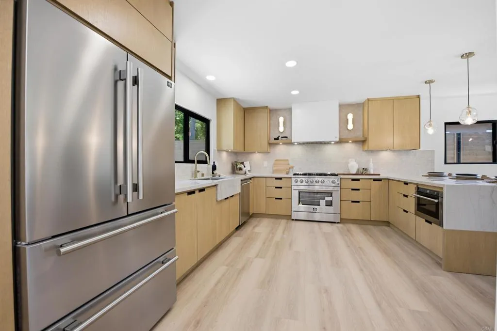 https://cdn.realtyfeed.com/cdn/127/306776205/34f557c170e48c92f1cfa31669363ba9.webp