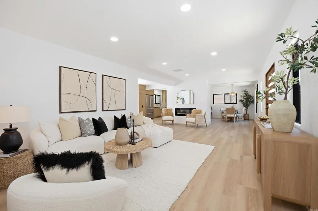 https://cdn.realtyfeed.com/cdn/127/306776205/37f0f461681c4fe6befdd917342d562f.webp
