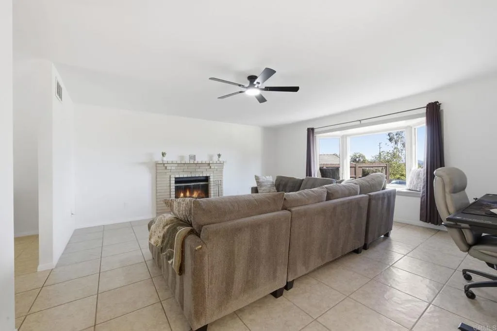 https://cdn.realtyfeed.com/cdn/127/306776286/4ea3eb290593900a8a0b99c368e6883d.webp
