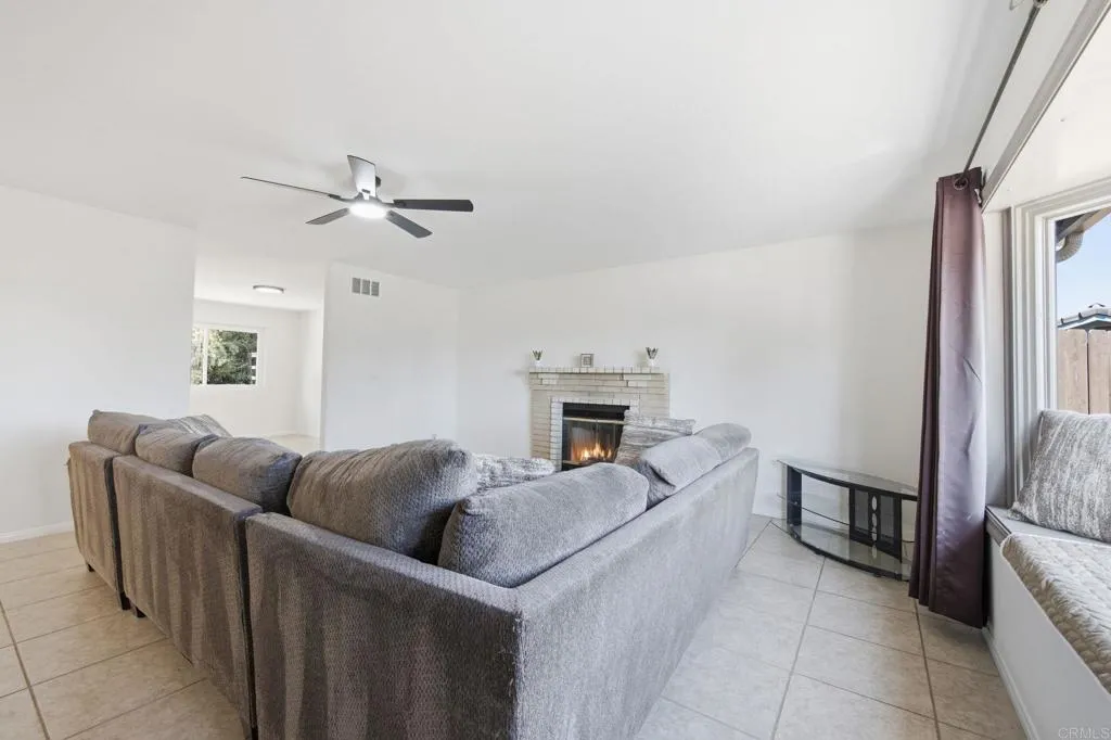 https://cdn.realtyfeed.com/cdn/127/306776286/7d4baf82cc095a58177480c54b633798.webp