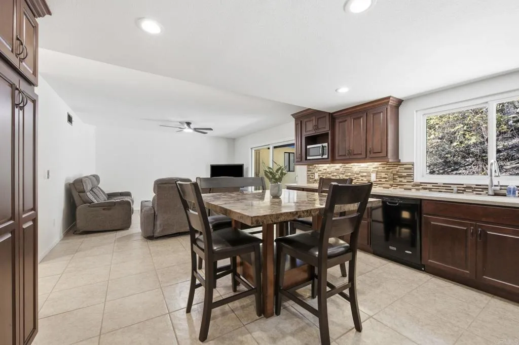 https://cdn.realtyfeed.com/cdn/127/306776286/a555e1f16a8a208309cce49a1c194e0e.webp