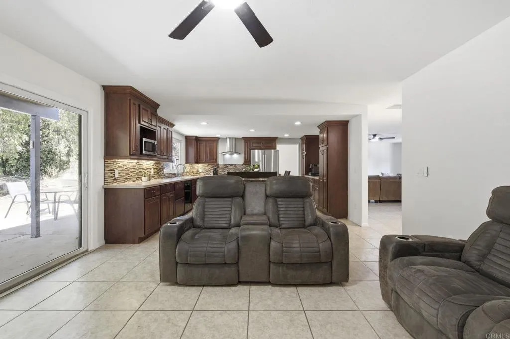 https://cdn.realtyfeed.com/cdn/127/306776286/b94f2618fbda1259204744229bef9412.webp