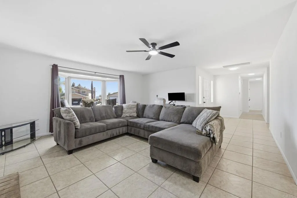 https://cdn.realtyfeed.com/cdn/127/306776286/de9db5efbd7520a10282442392cf418a.webp