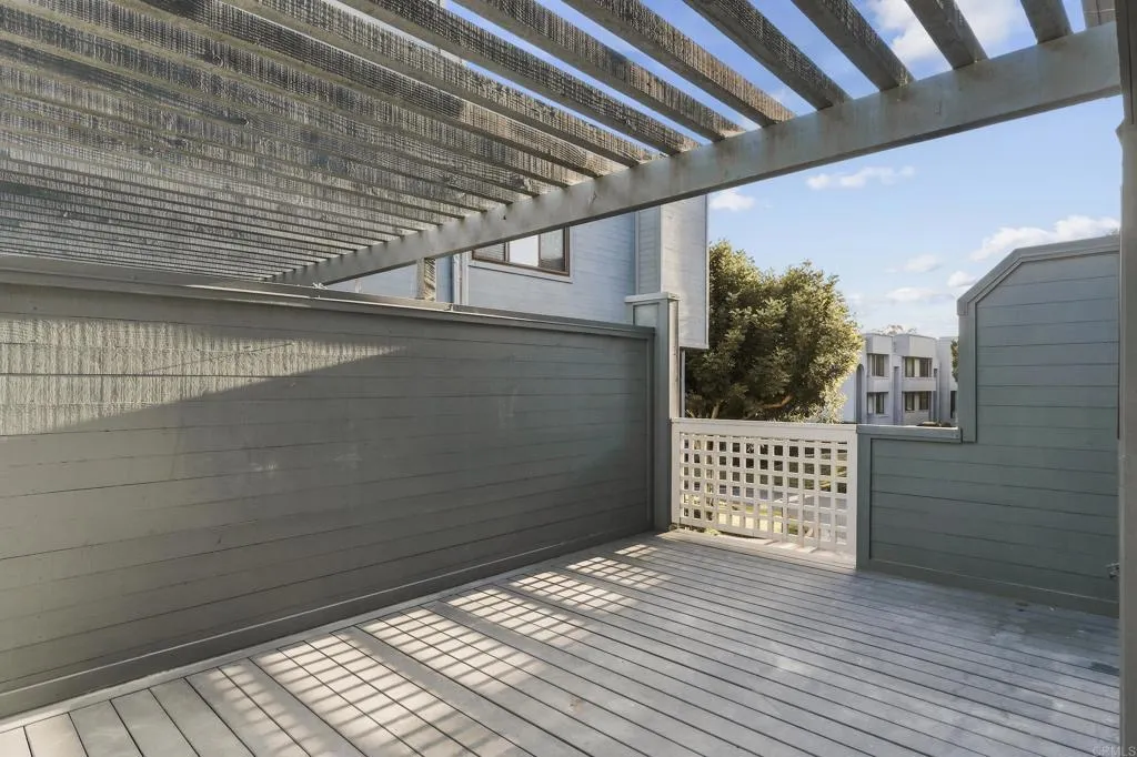 https://cdn.realtyfeed.com/cdn/127/306776316/e9c5216dbbffc90d127a5c9abbe1c689.webp
