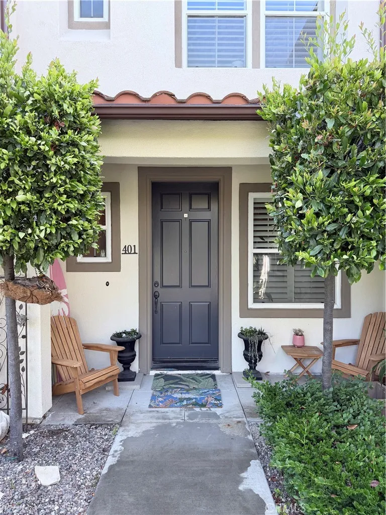 401 Calle Campanero