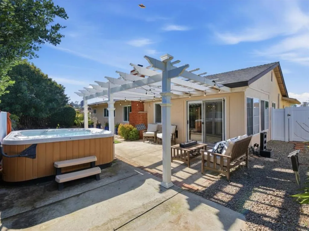 https://cdn.realtyfeed.com/cdn/127/306776749/2715292dc4cae073df0174fb38f78489.webp